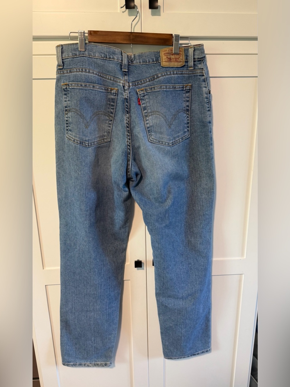 Levi's Women's 550 Size 14 Tapered Leg Relaxed Jeans
